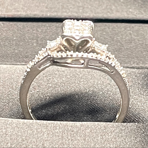Diamond Engagement Ring - Picture 3 of 11